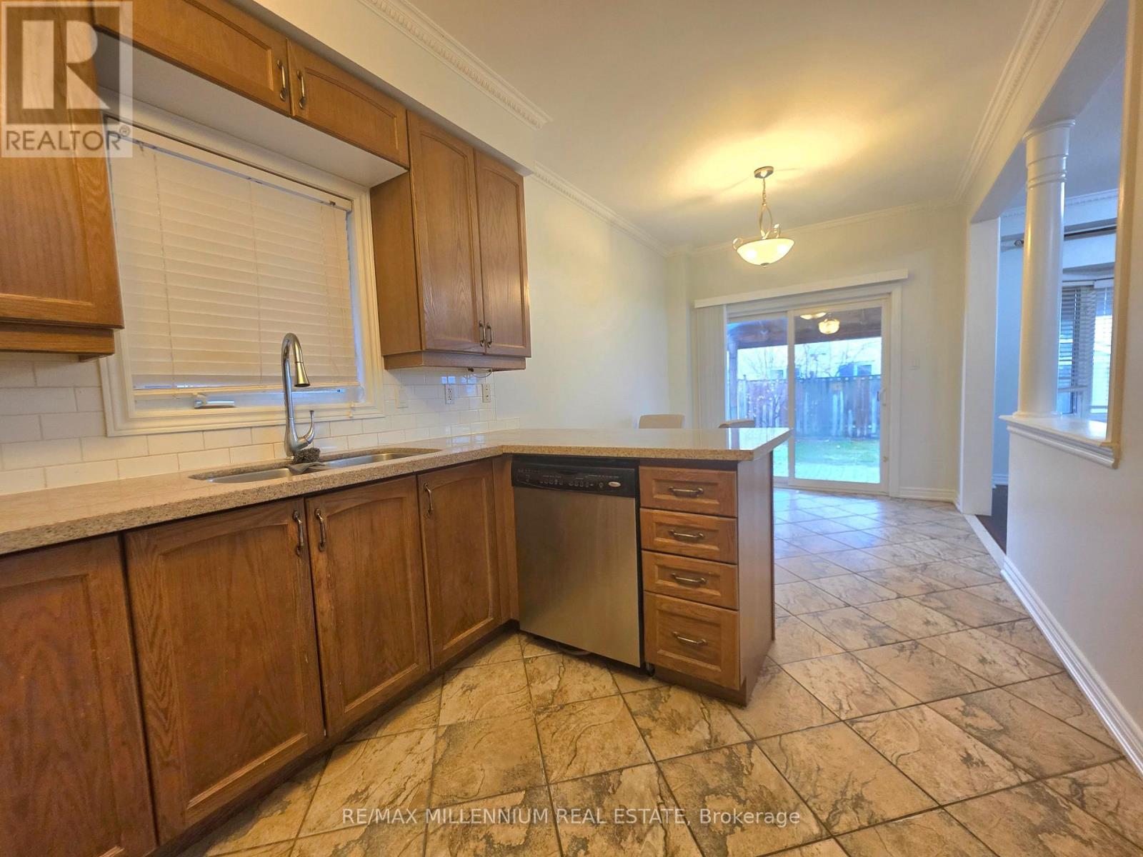 150 Ozner Crescent, Vaughan, Ontario  L4H 0G1 - Photo 34 - N12869378