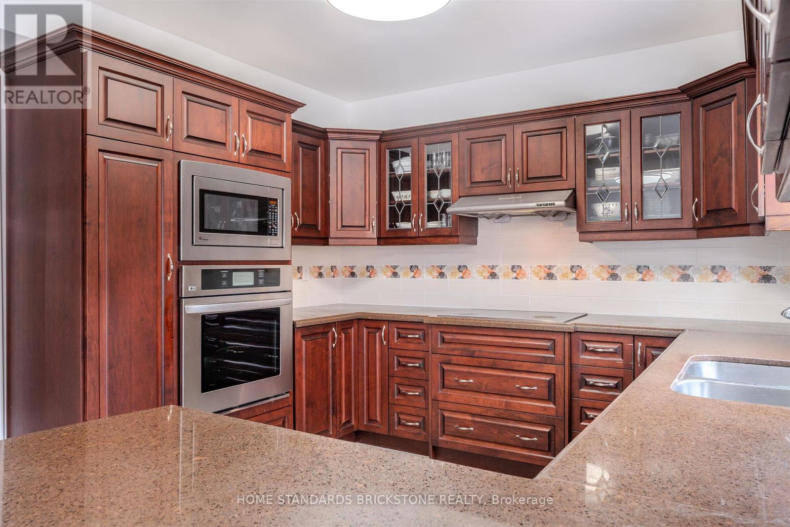 4538 Penhallow Road, Mississauga, Ontario  L5V 1E7 - Photo 14 - W12864988