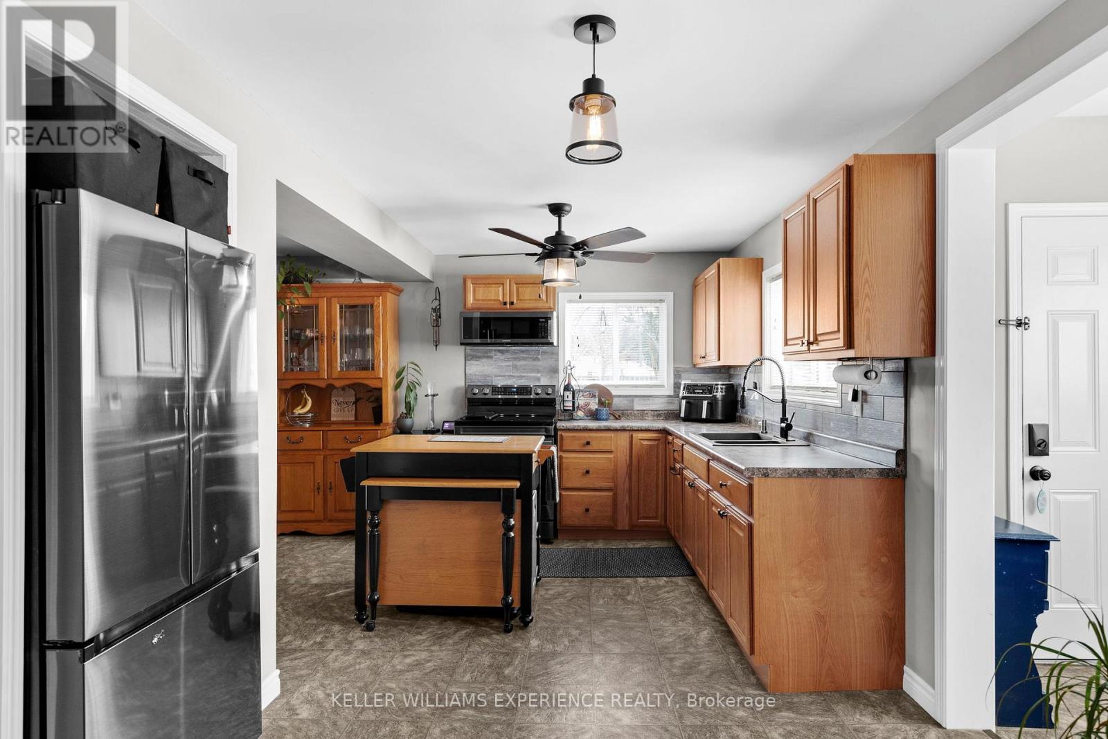 109 Ellen Street, Tay (Victoria Harbour), Ontario  L0K 2A0 - Photo 4 - S12872684