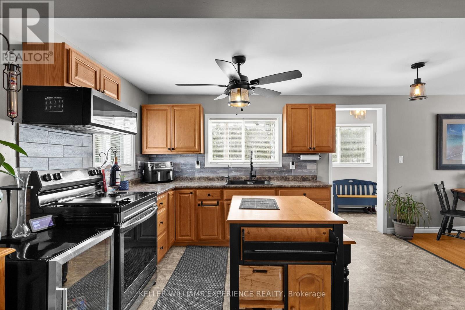 109 Ellen Street, Tay (Victoria Harbour), Ontario  L0K 2A0 - Photo 5 - S12872684