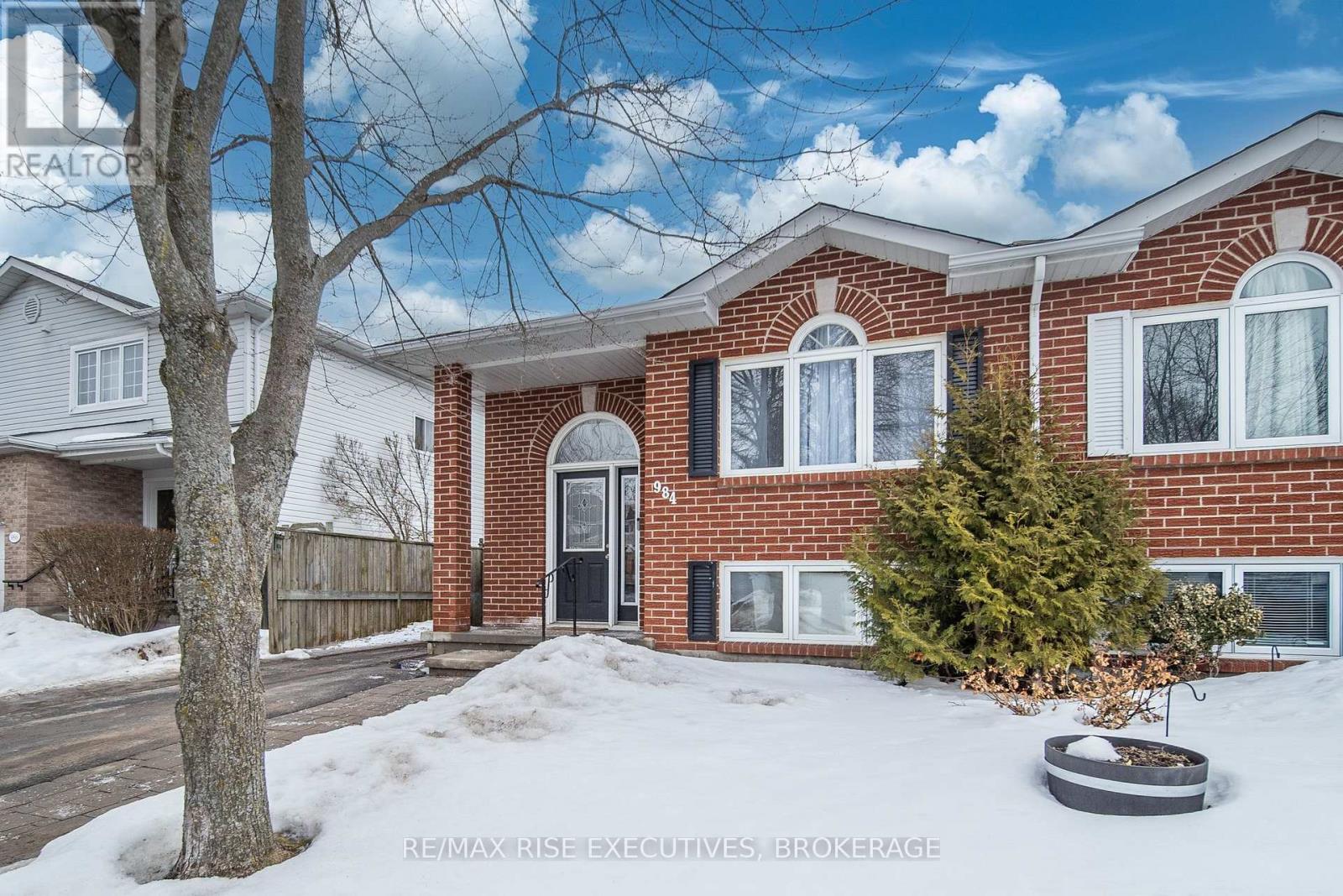 984 Waterbury Crescent, Kingston, Ontario  K7M 8V3 - Photo 3 - X12872434