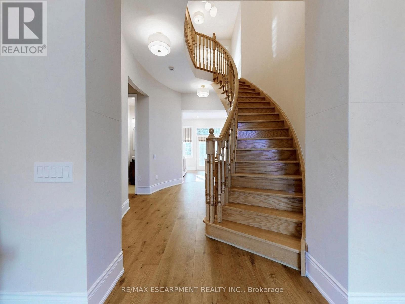 3340 Mistwell Crescent, Oakville, Ontario  L6L 0A3 - Photo 5 - W12872640