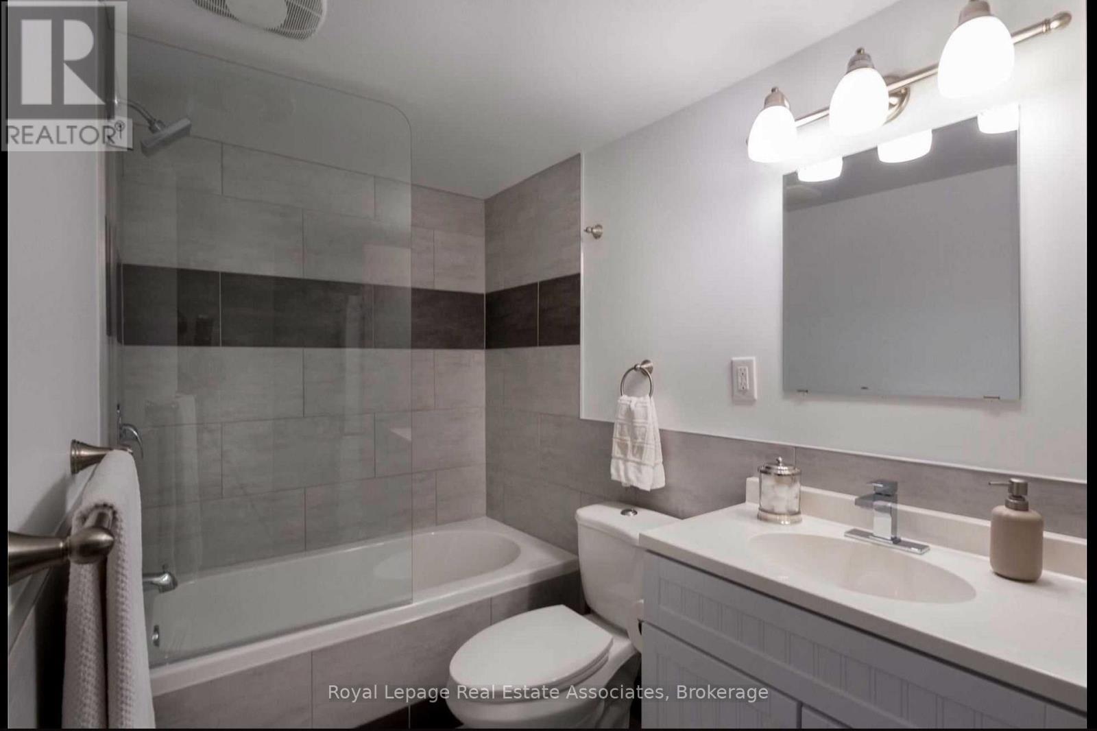 Lower Level - 669 Indian Rd Road, Toronto, Ontario  M6P 1H8 - Photo 11 - W12872674