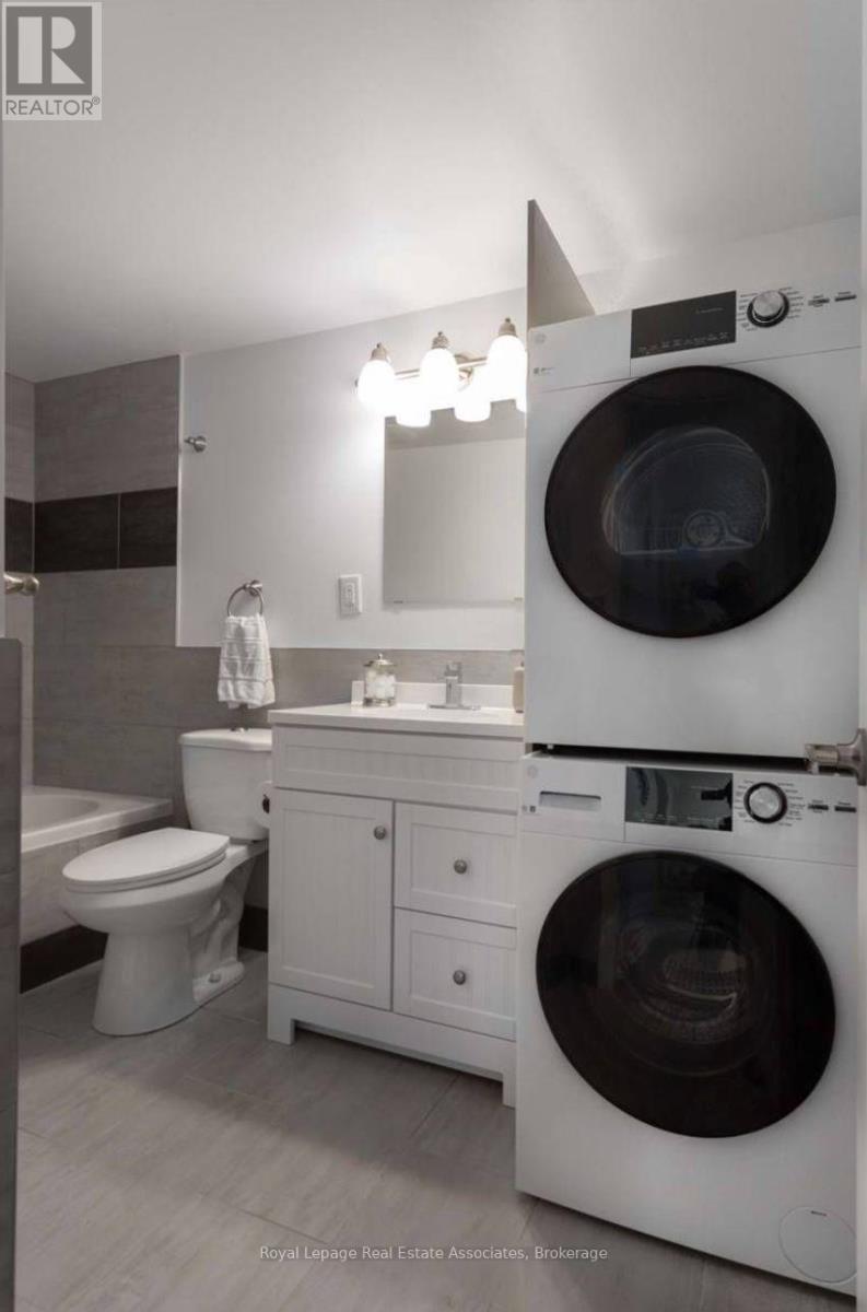 Lower Level - 669 Indian Rd Road, Toronto, Ontario  M6P 1H8 - Photo 12 - W12872674