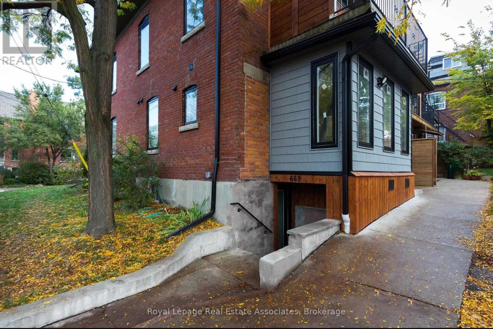 Lower Level - 669 Indian Rd Road, Toronto, Ontario  M6P 1H8 - Photo 2 - W12872674