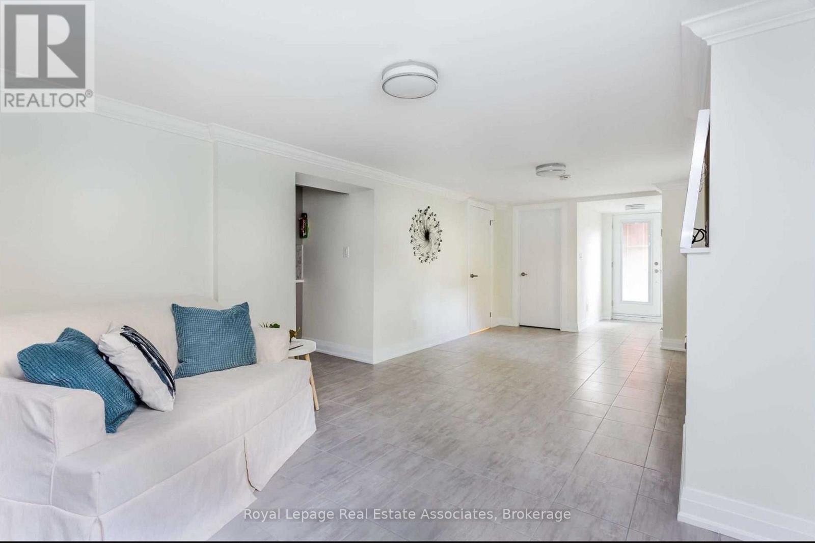 Lower Level - 669 Indian Rd Road, Toronto, Ontario  M6P 1H8 - Photo 4 - W12872674