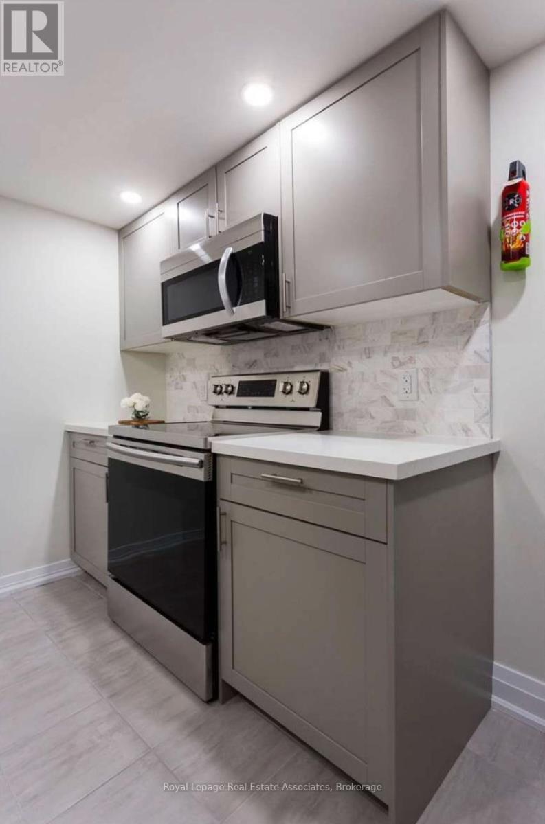 Lower Level - 669 Indian Rd Road, Toronto, Ontario  M6P 1H8 - Photo 8 - W12872674