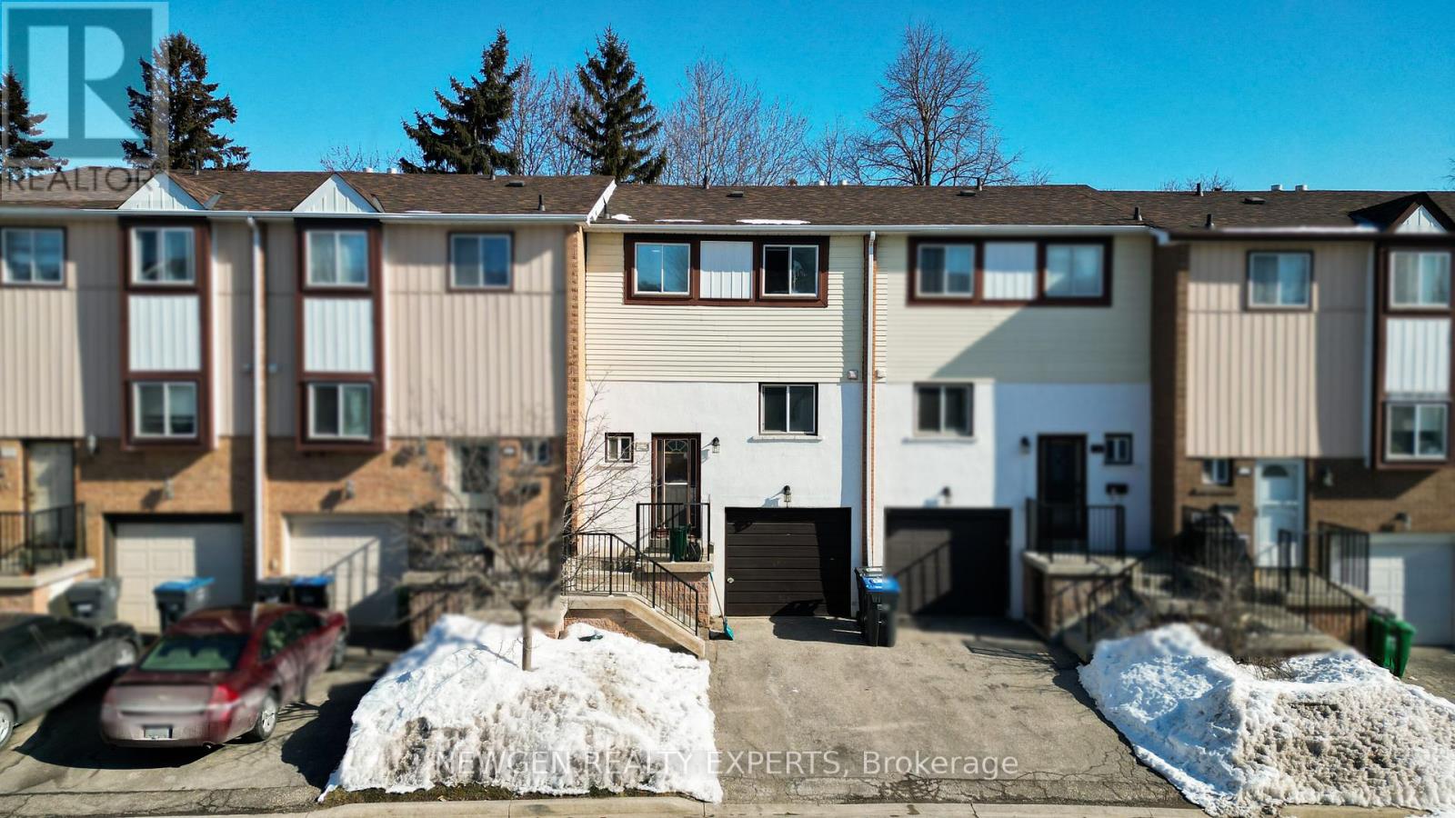 87 Moregate Crescent, Brampton, Ontario  L6S 3K9 - Photo 2 - W12872678
