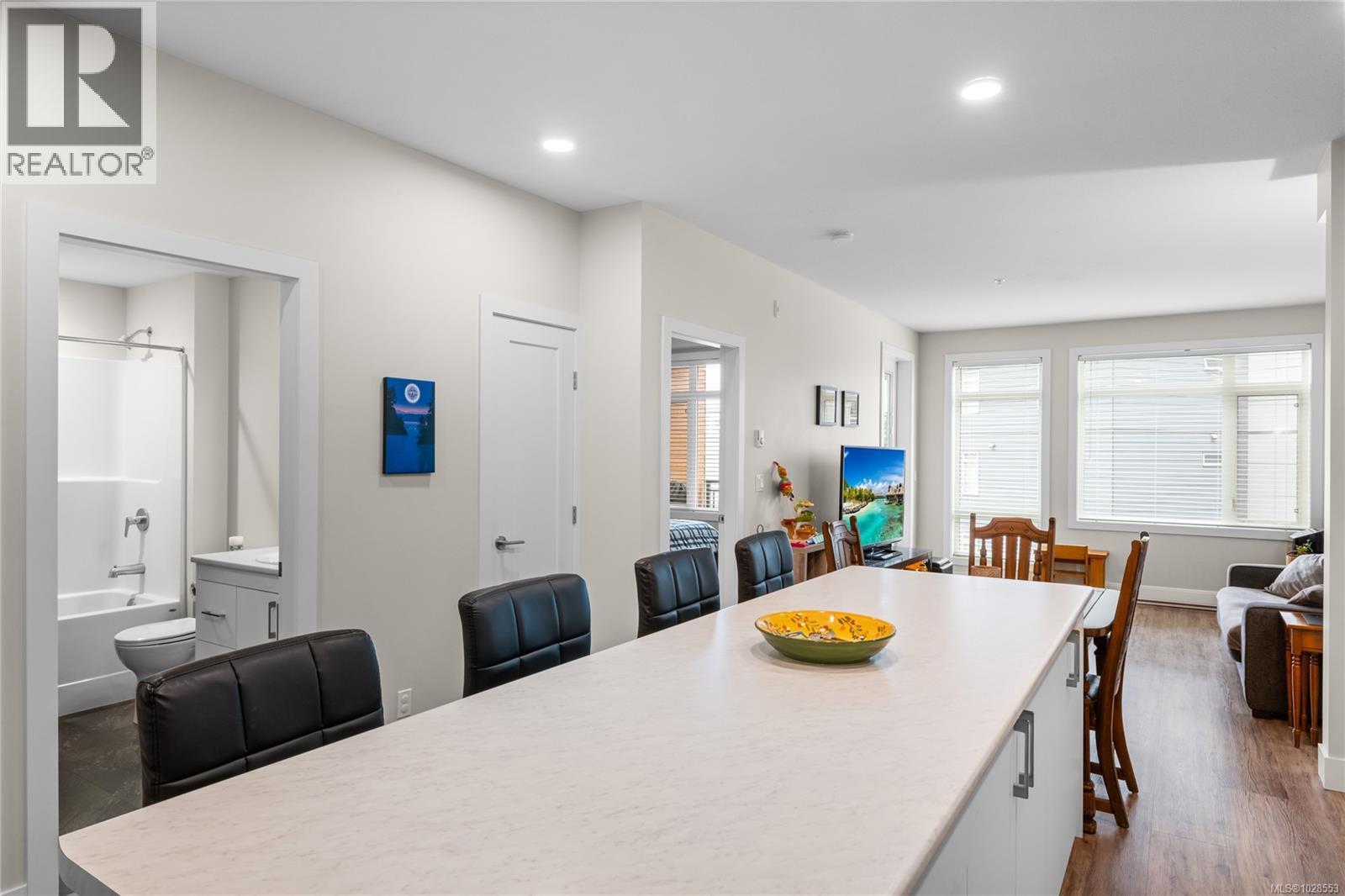 202 6540 Metral Dr, Nanaimo, British Columbia  V9T 2L8 - Photo 6 - 1028553