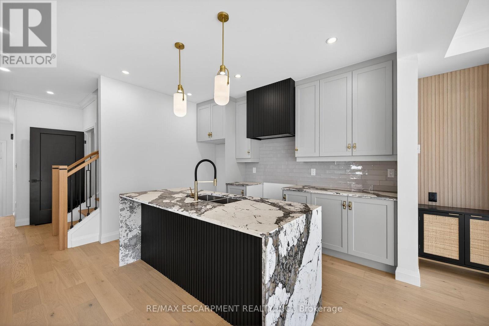 1036 Garth Street, Hamilton, Ontario  L9C 4L6 - Photo 15 - X12872588