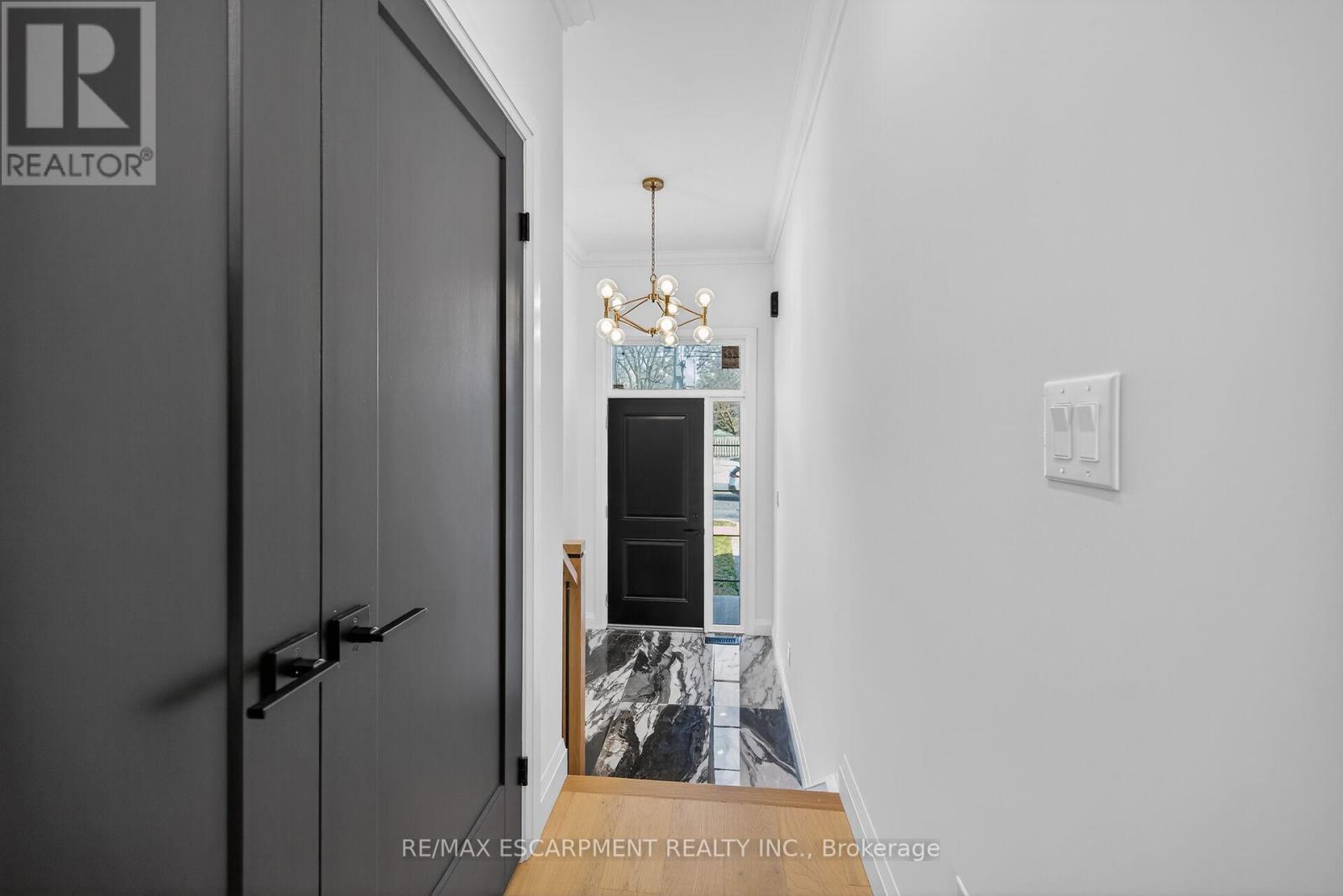 1036 Garth Street, Hamilton, Ontario  L9C 4L6 - Photo 5 - X12872588