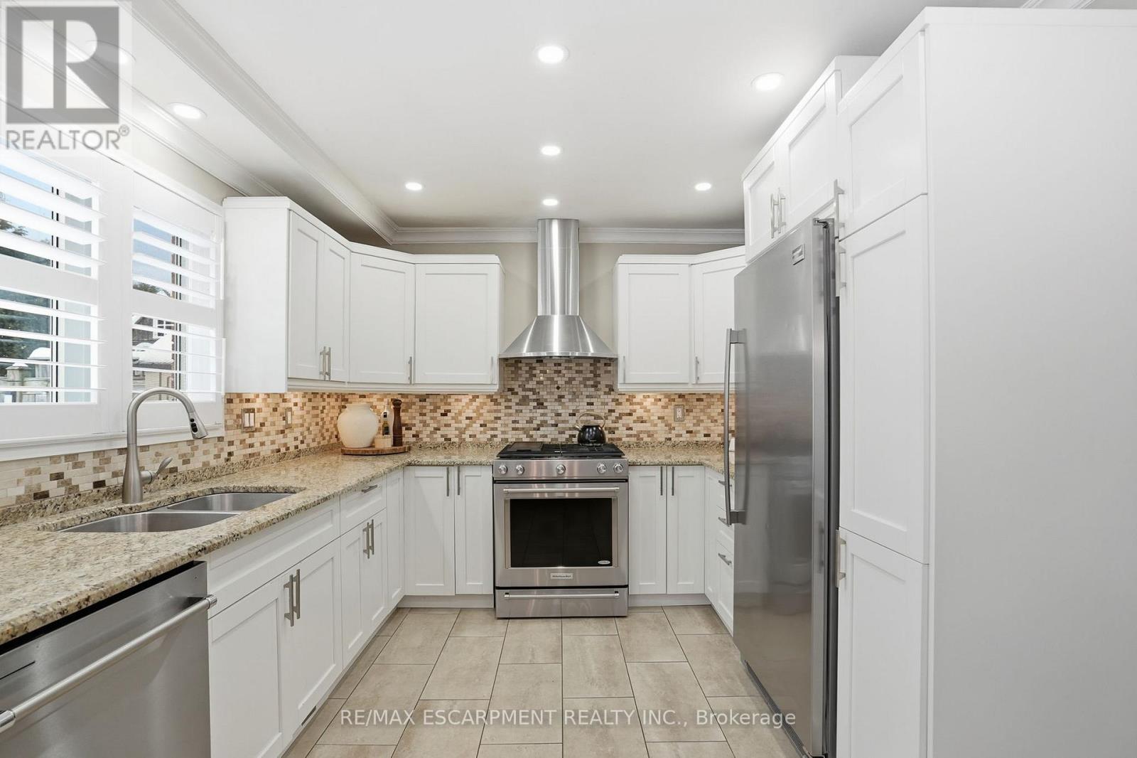 9 Stone Gate Drive, Grimsby, Ontario  L3M 5C6 - Photo 12 - X12872680