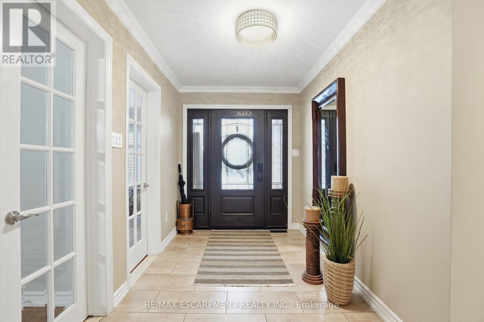 9 Stone Gate Drive, Grimsby, Ontario  L3M 5C6 - Photo 4 - X12872680