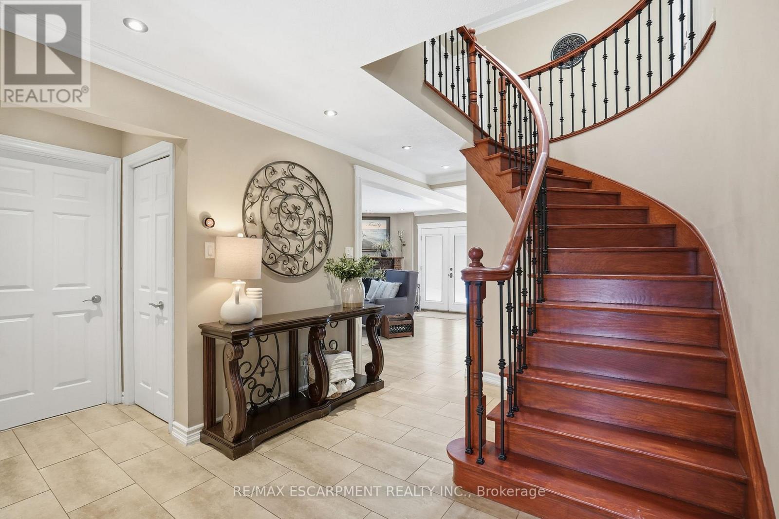 9 Stone Gate Drive, Grimsby, Ontario  L3M 5C6 - Photo 9 - X12872680