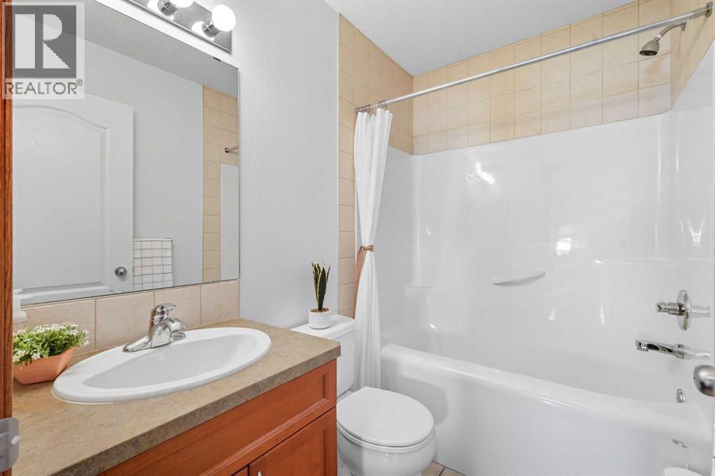 79 Hillcrest Boulevard, Strathmore, Alberta  T1P 0A4 - Photo 13 - A2292289