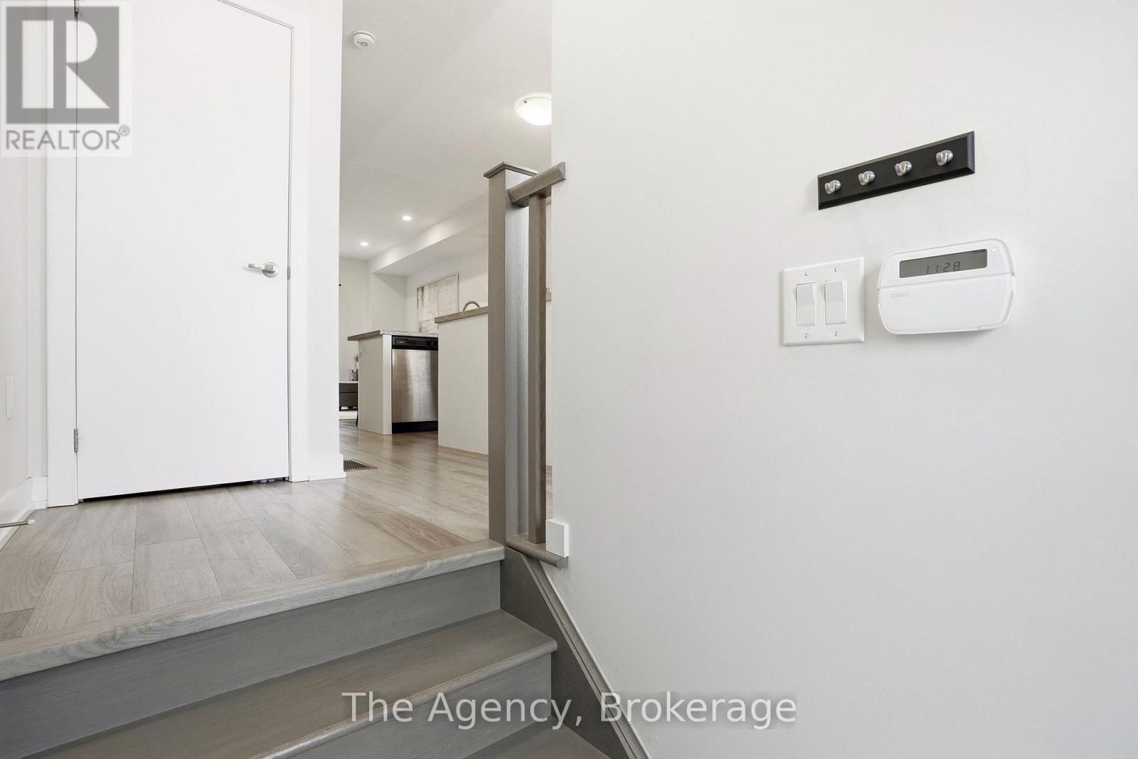 59 Markle Crescent, Hamilton, Ontario  L9G 0H3 - Photo 6 - X12872790