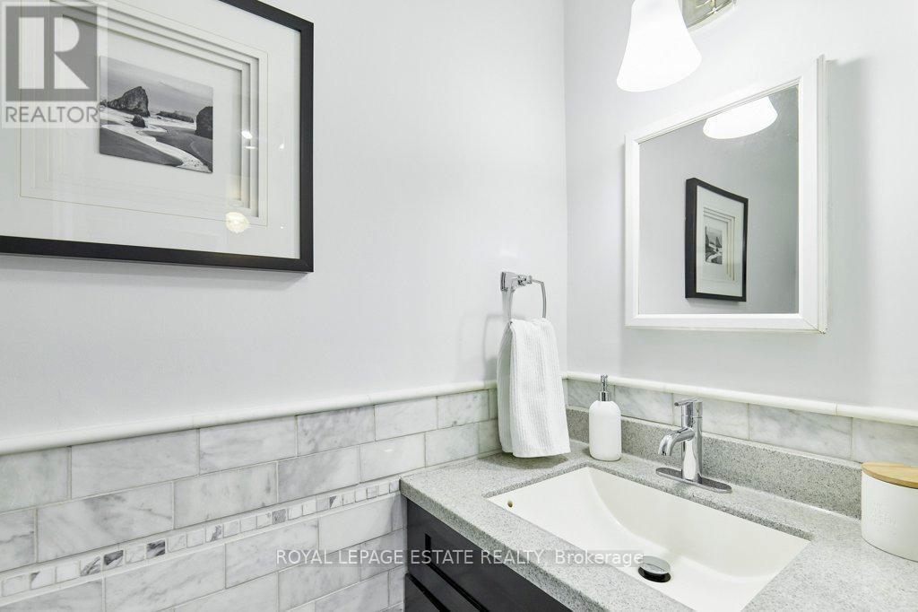 15 Squires Avenue, Toronto, Ontario  M4B 2R2 - Photo 15 - E12832778