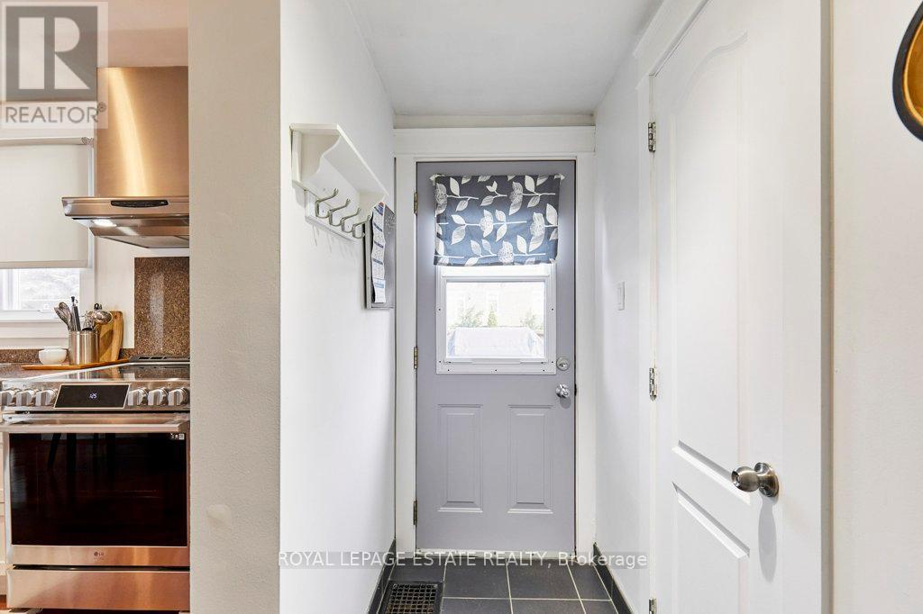 15 Squires Avenue, Toronto, Ontario  M4B 2R2 - Photo 16 - E12832778