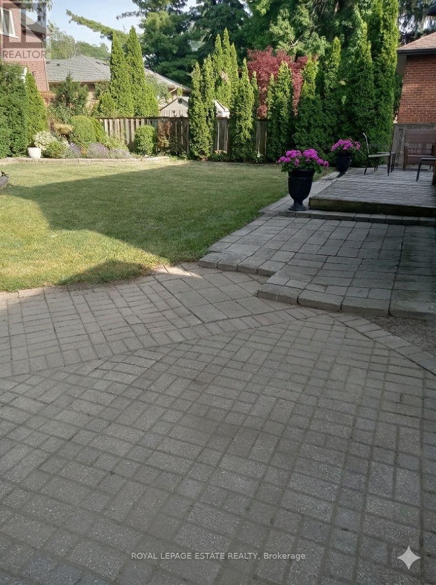 15 Squires Avenue, Toronto, Ontario  M4B 2R2 - Photo 38 - E12832778