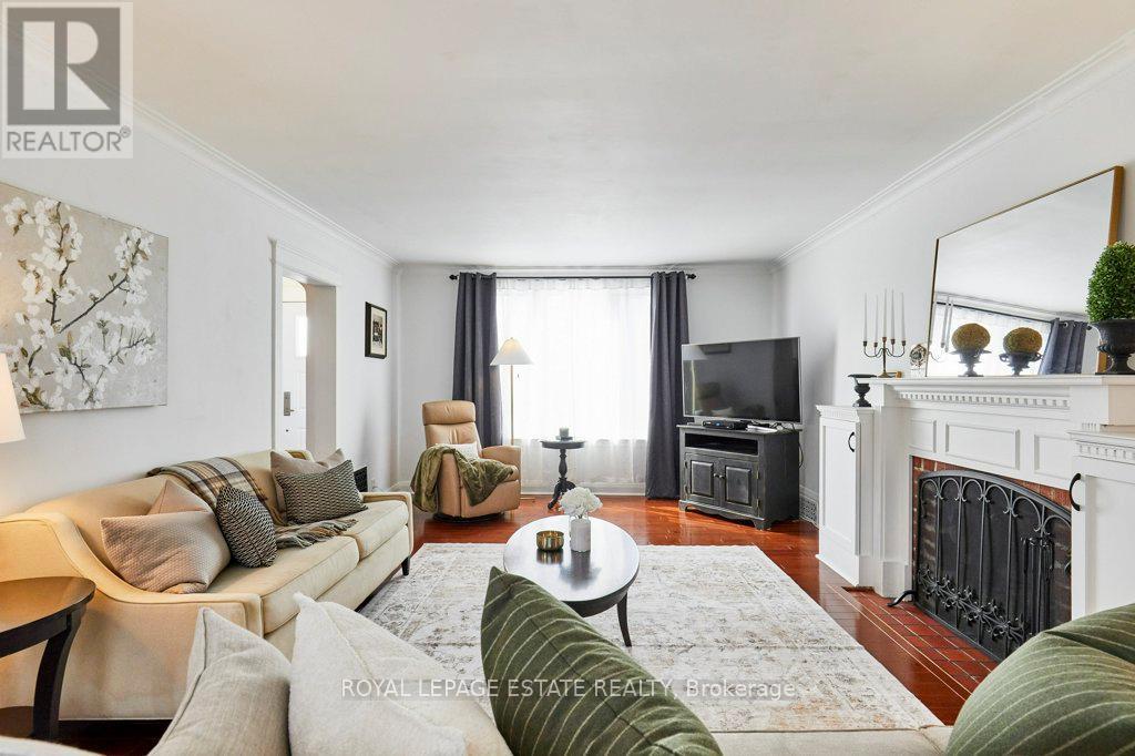 15 Squires Avenue, Toronto, Ontario  M4B 2R2 - Photo 5 - E12832778