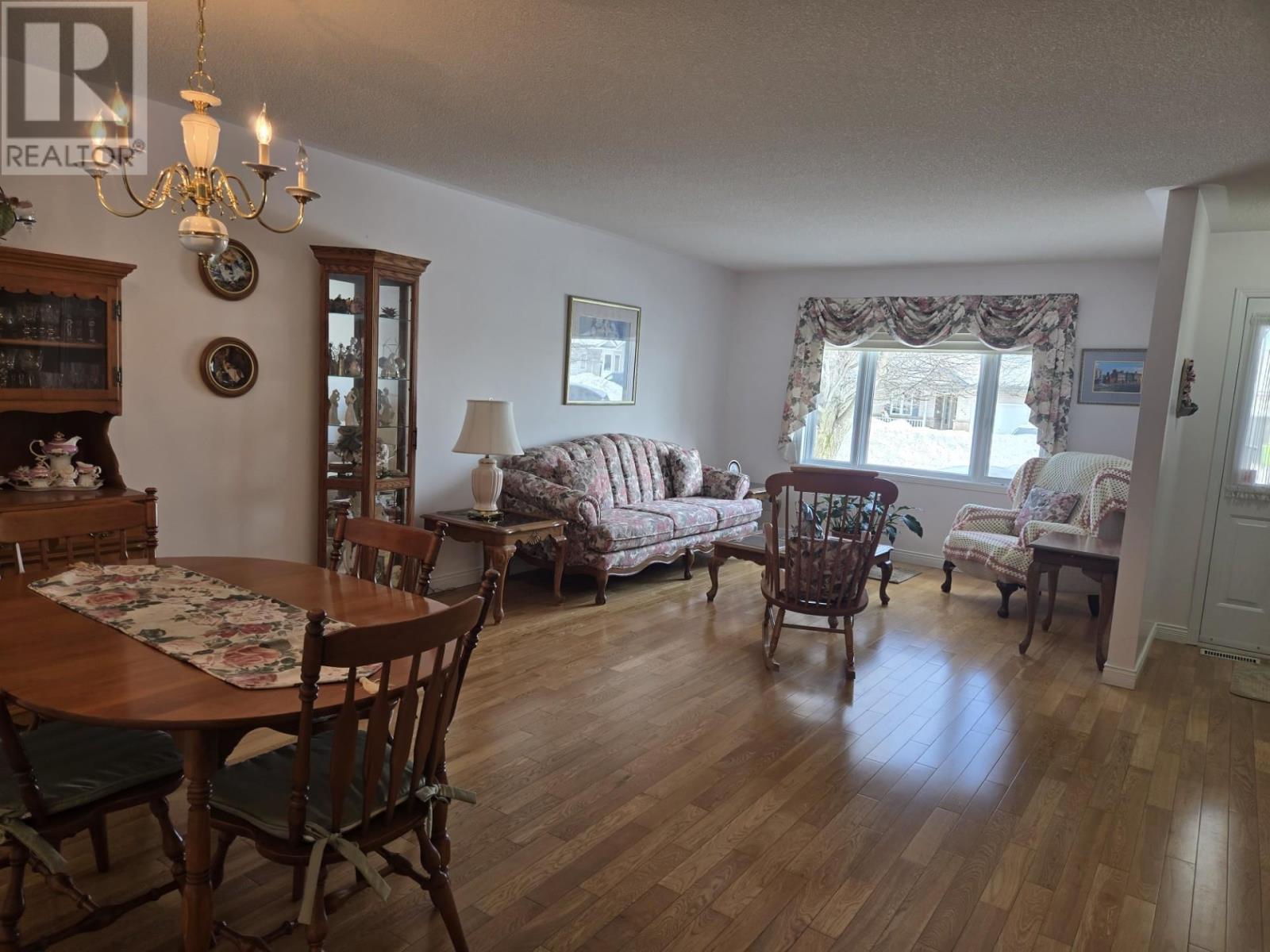 899 Lake St, Sault Ste. Marie, Ontario  P6B 6K3 - Photo 2 - SM260462