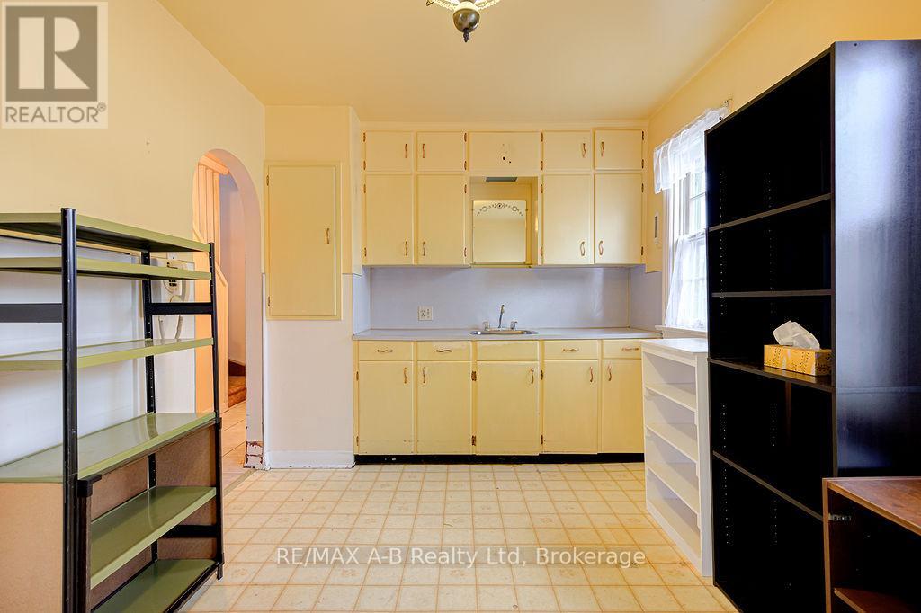 63 Devon Street, Stratford, Ontario  N5A 2Z6 - Photo 12 - X12872708