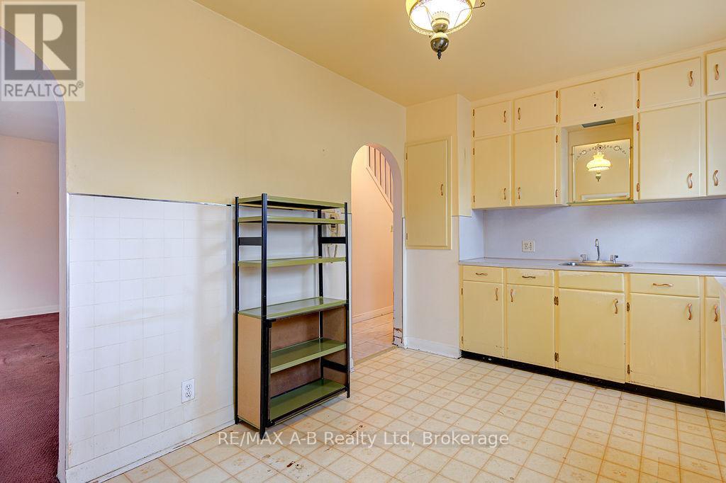 63 Devon Street, Stratford, Ontario  N5A 2Z6 - Photo 15 - X12872708