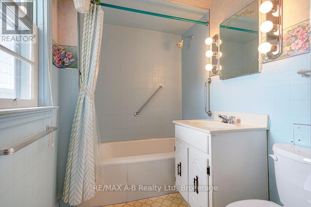 63 Devon Street, Stratford, Ontario  N5A 2Z6 - Photo 22 - X12872708