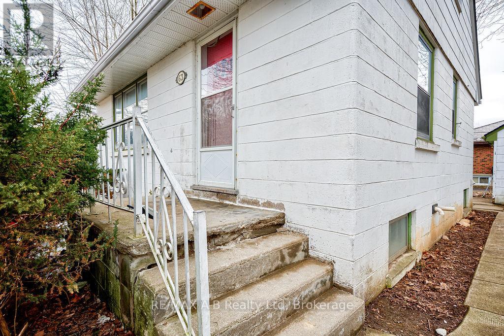 63 Devon Street, Stratford, Ontario  N5A 2Z6 - Photo 4 - X12872708