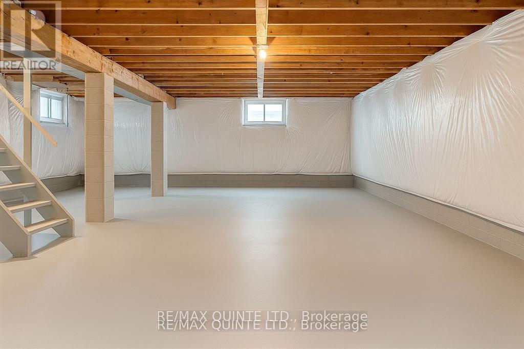 15 Union Street, Belleville (Belleville Ward), Ontario  K8P 2B5 - Photo 14 - X12872734