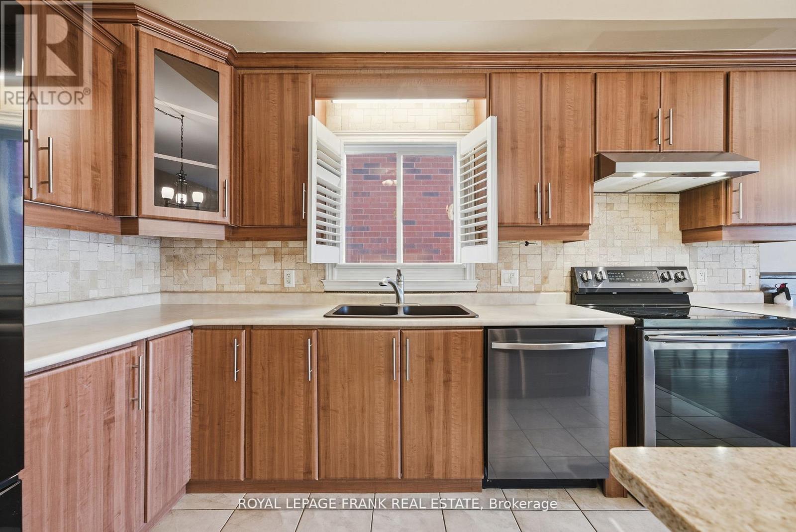 7 Brock Street, Kawartha Lakes (Lindsay), Ontario  K9V 0B9 - Photo 13 - X12872816