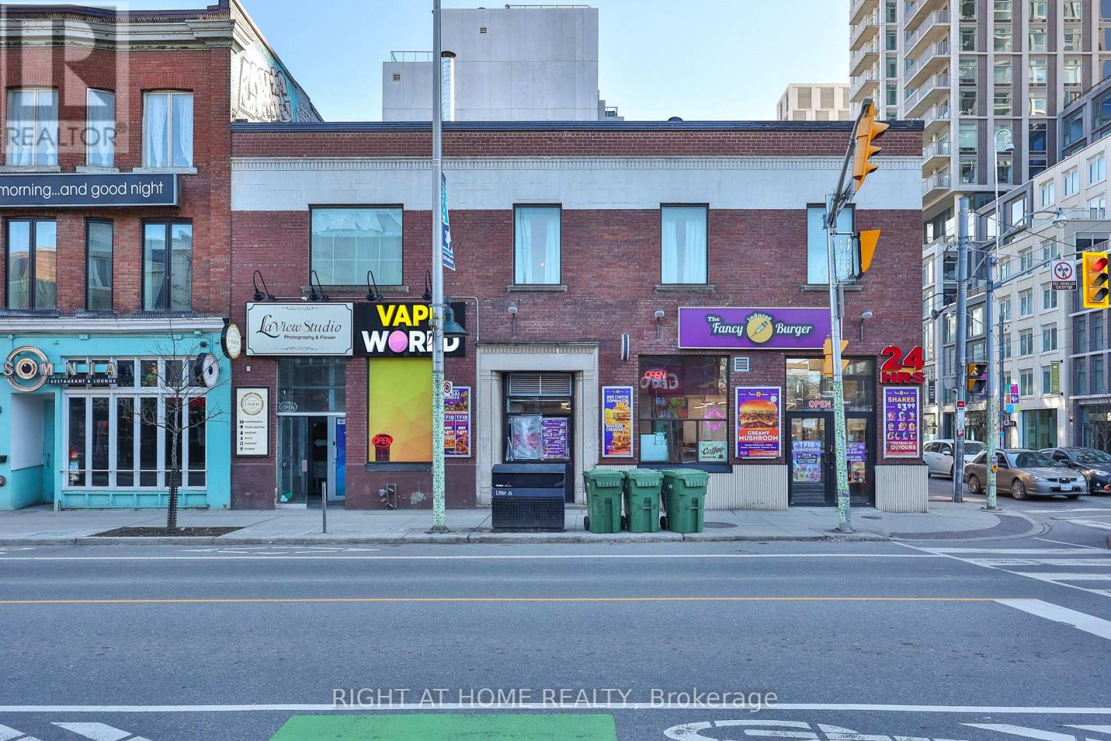 Second Floor - 565 Bloor Street W, Toronto, Ontario  M5S 1Y6 - Photo 1 - C12872702