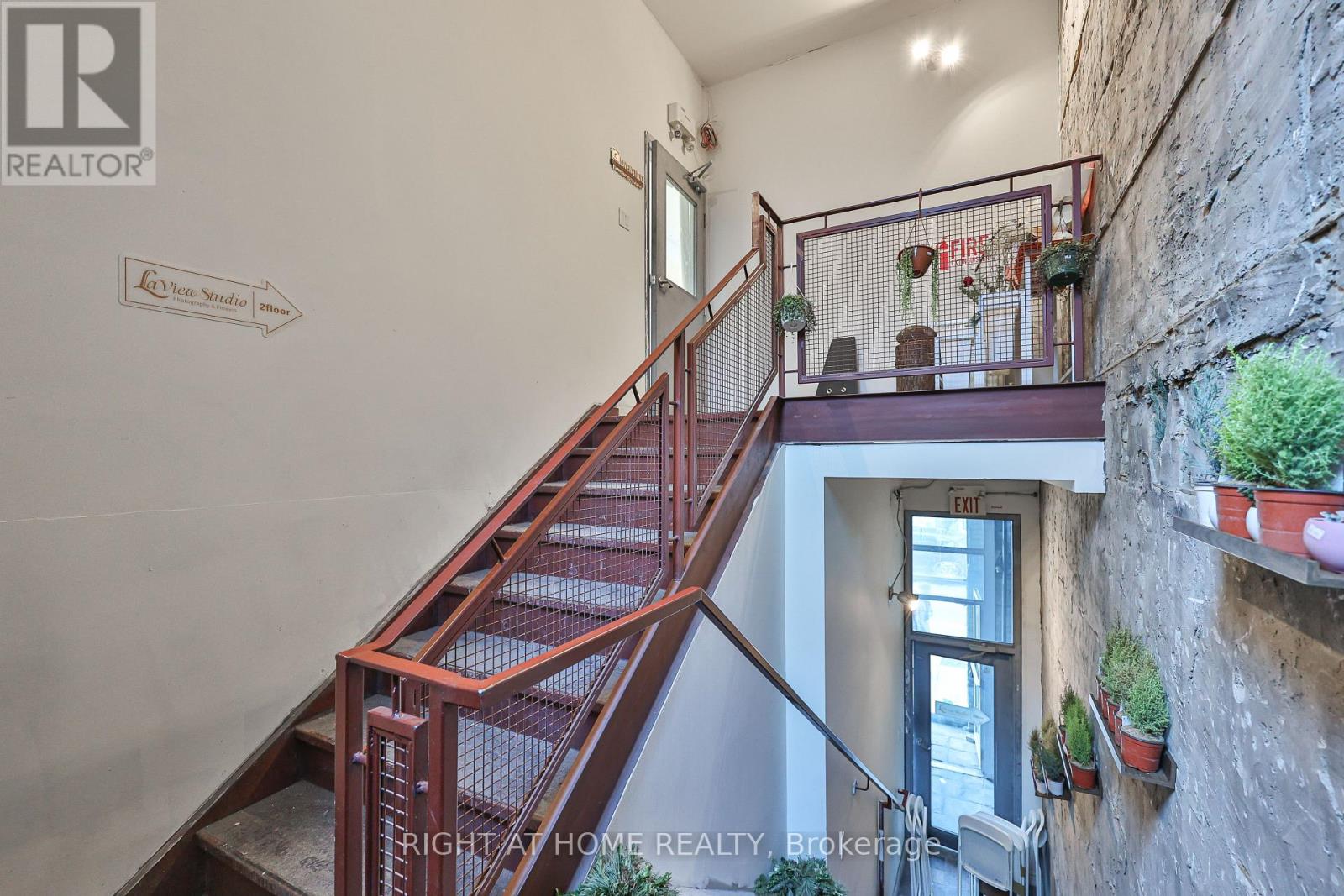 Second Floor - 565 Bloor Street W, Toronto, Ontario  M5S 1Y6 - Photo 5 - C12872702