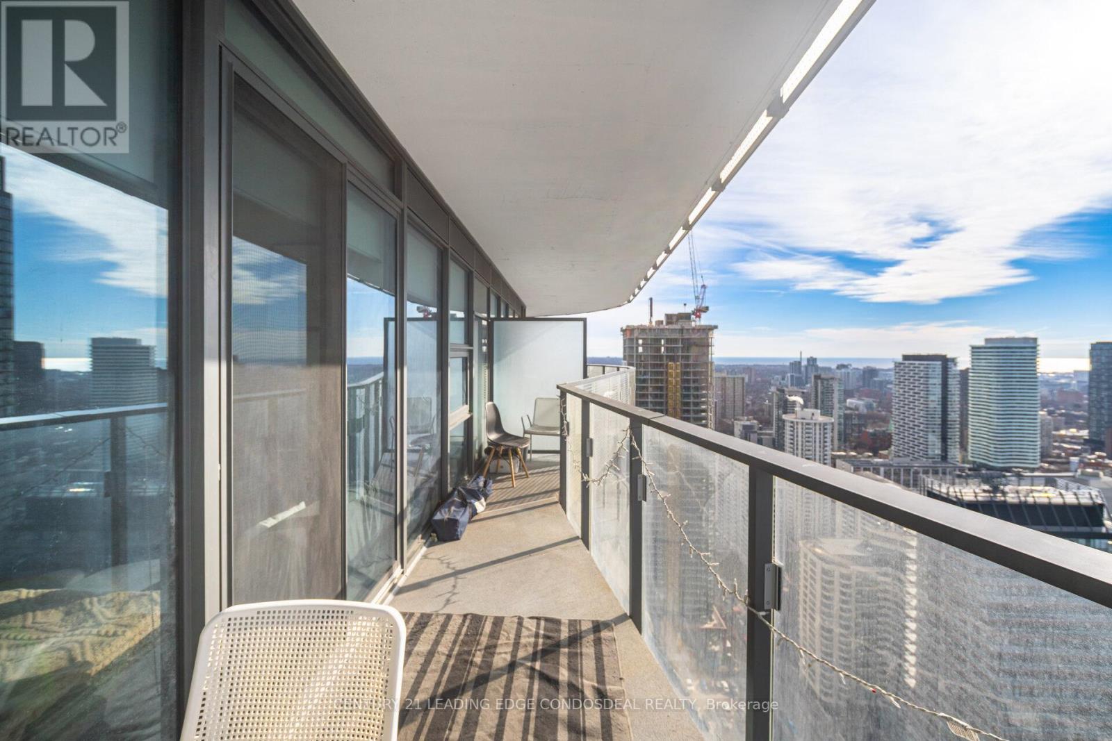 3703 - 11 Wellesley Street W, Toronto, Ontario  M4Y 0G4 - Photo 1 - C12872704