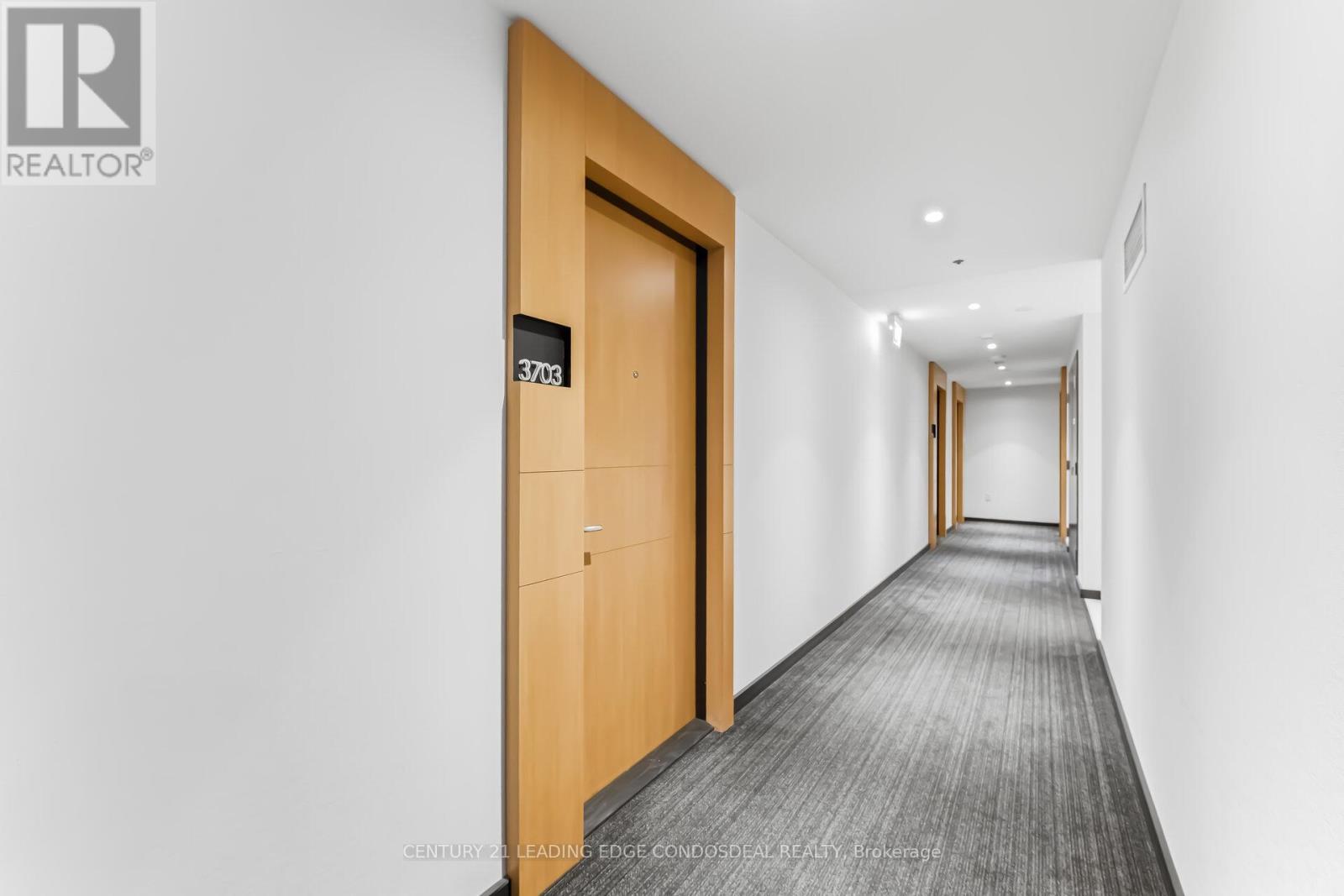 3703 - 11 Wellesley Street W, Toronto, Ontario  M4Y 0G4 - Photo 11 - C12872704