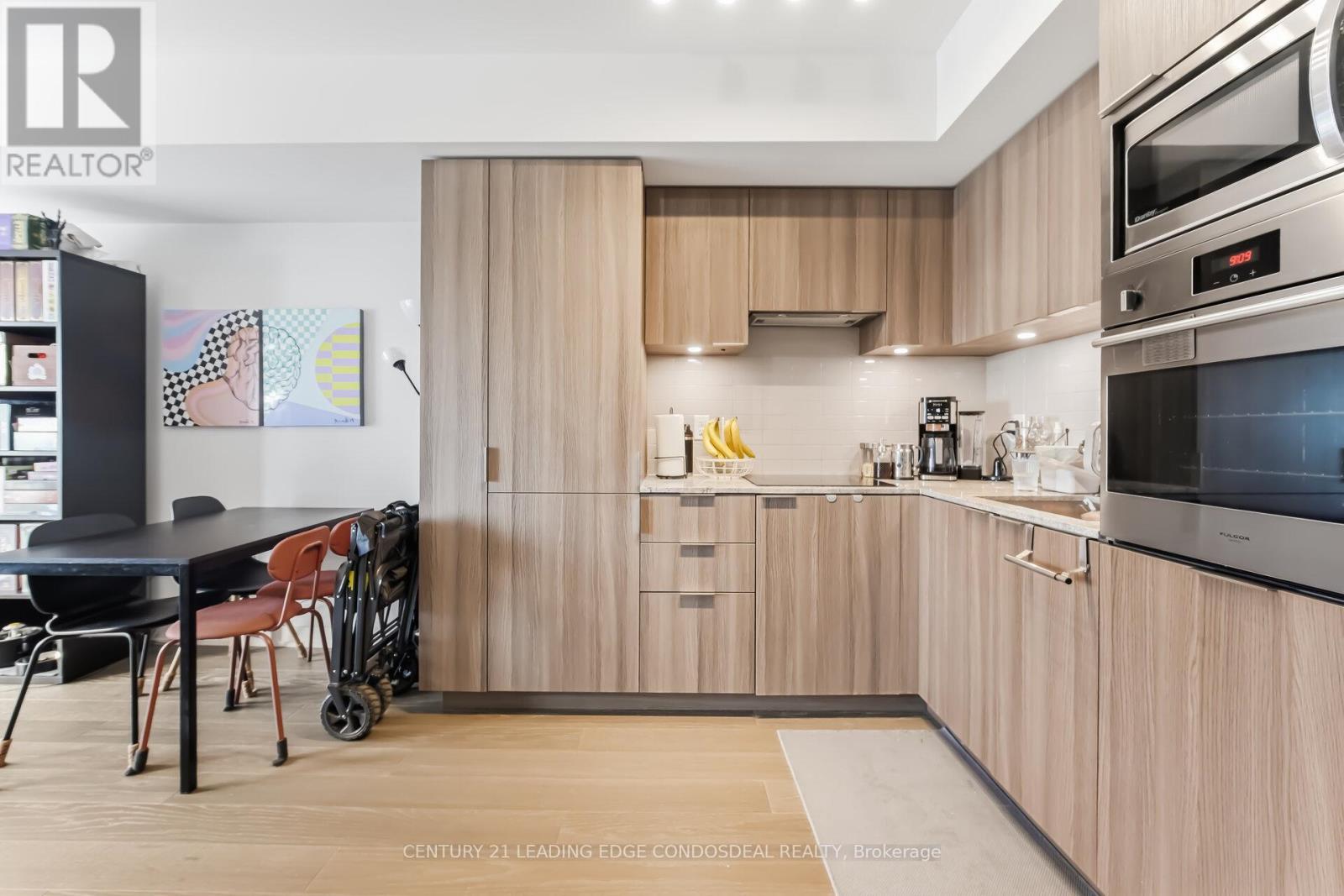 3703 - 11 Wellesley Street W, Toronto, Ontario  M4Y 0G4 - Photo 15 - C12872704