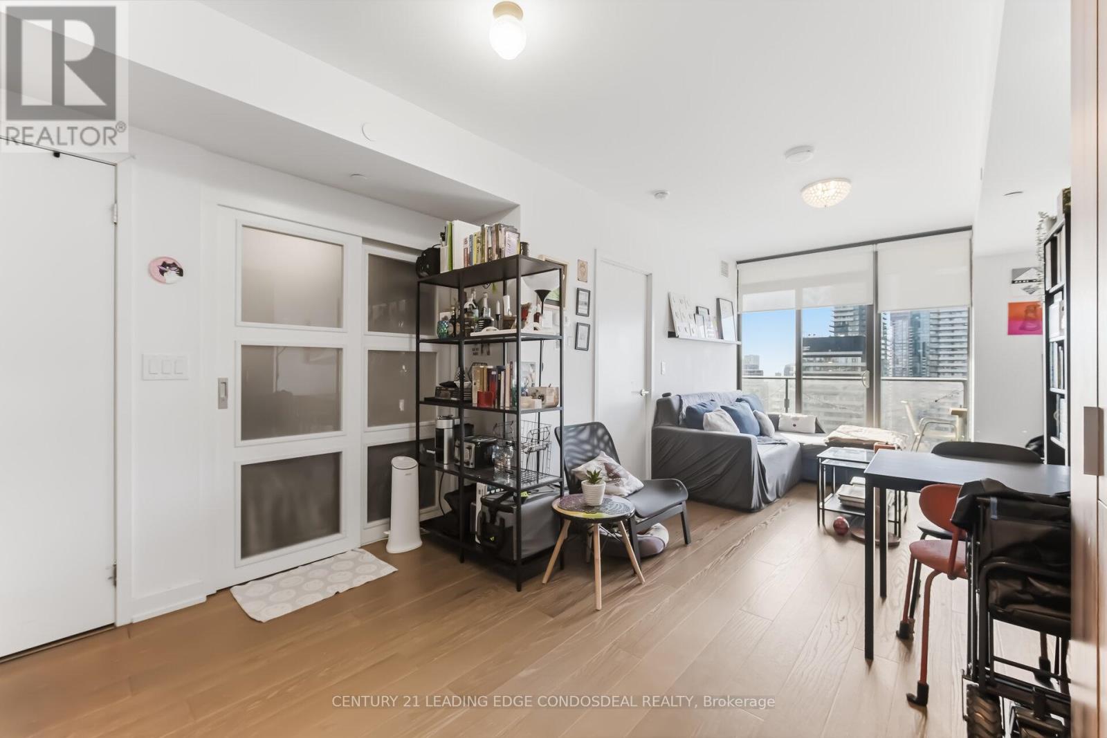 3703 - 11 Wellesley Street W, Toronto, Ontario  M4Y 0G4 - Photo 16 - C12872704