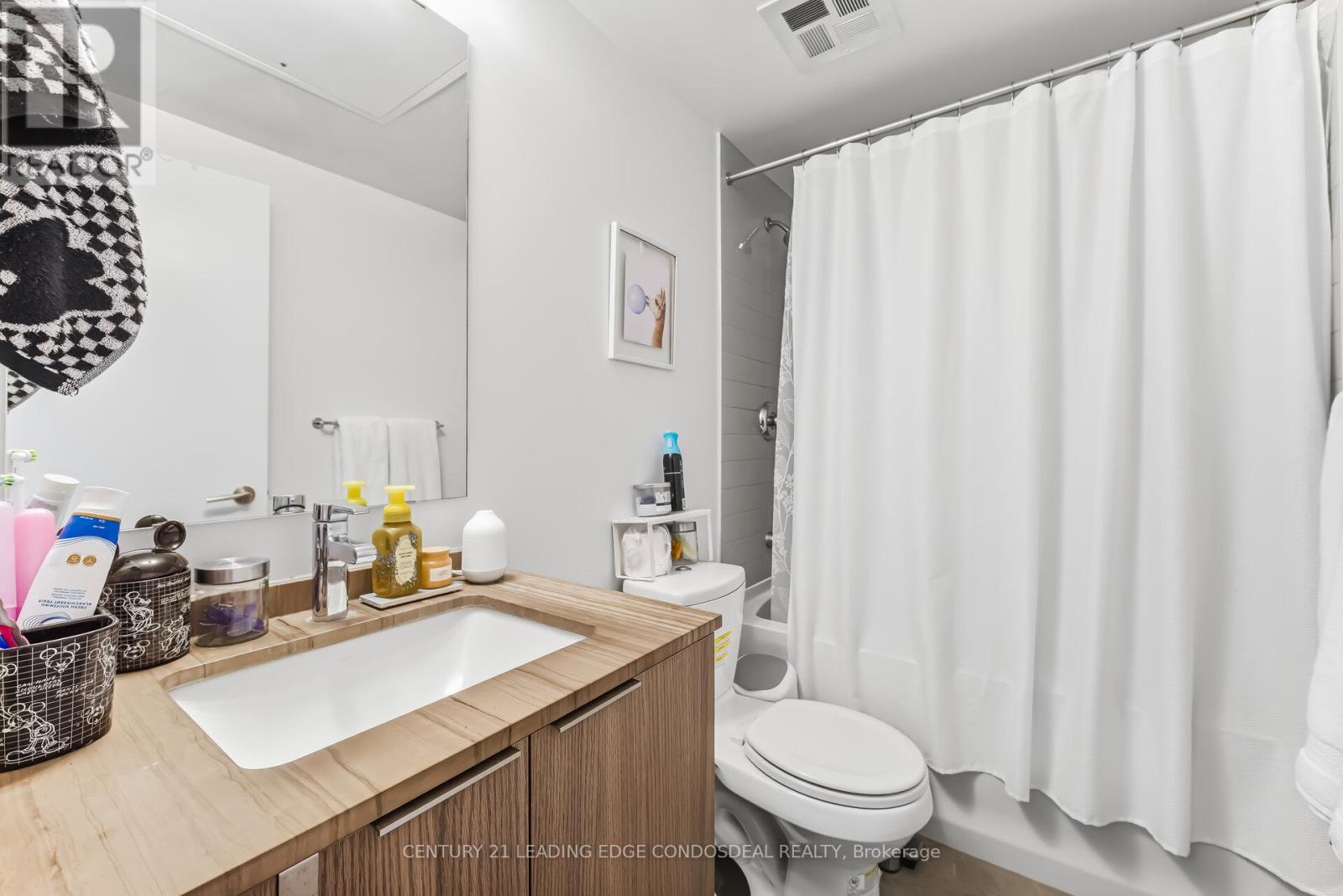 3703 - 11 Wellesley Street W, Toronto, Ontario  M4Y 0G4 - Photo 21 - C12872704