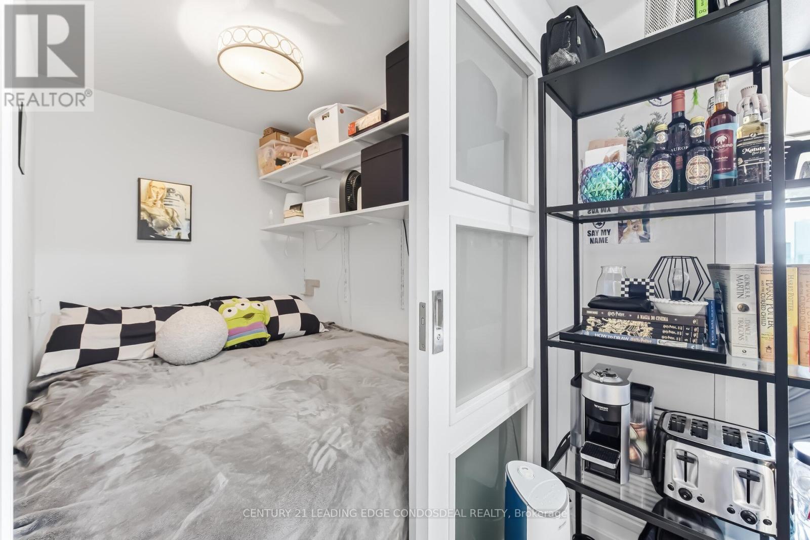 3703 - 11 Wellesley Street W, Toronto, Ontario  M4Y 0G4 - Photo 22 - C12872704