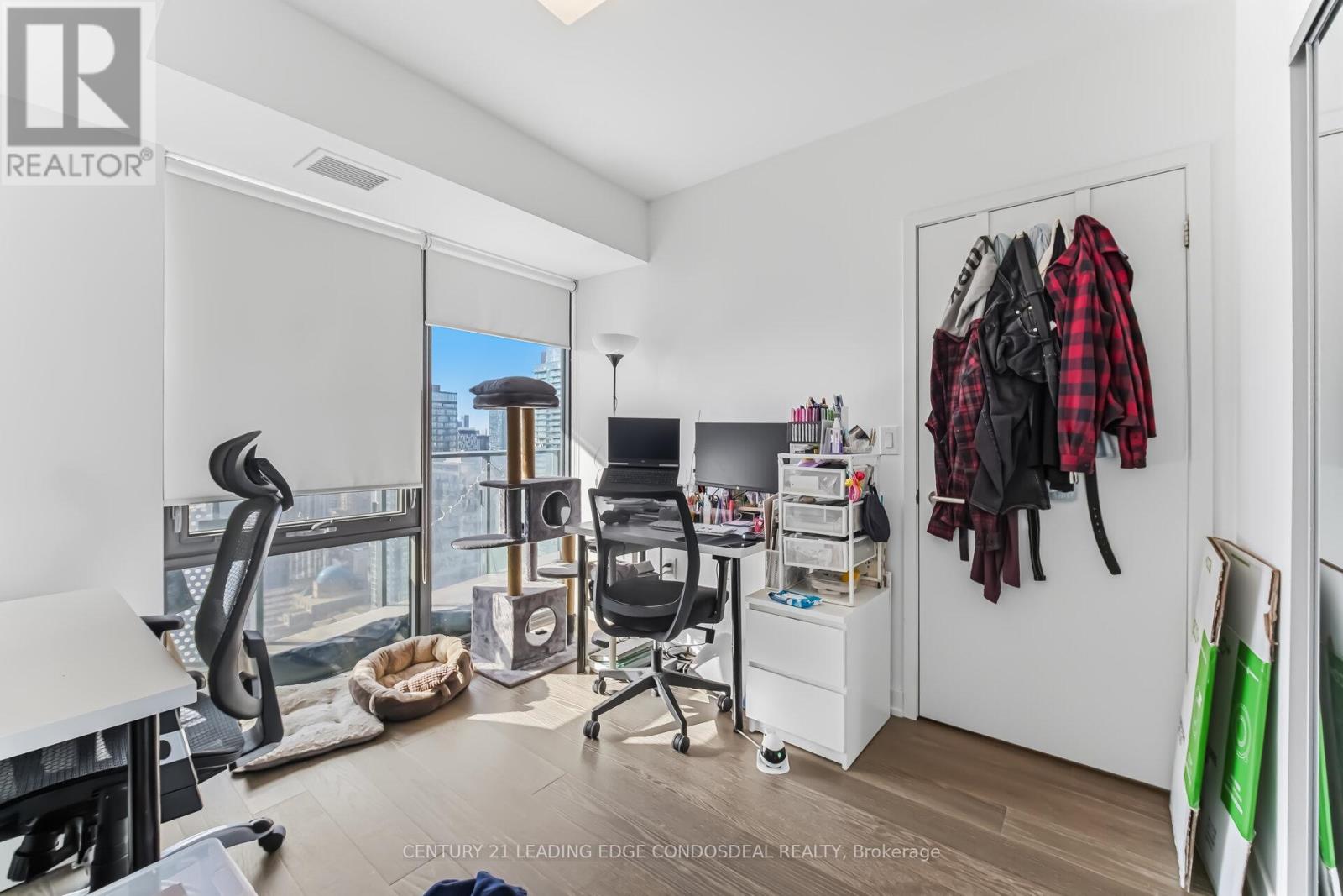 3703 - 11 Wellesley Street W, Toronto, Ontario  M4Y 0G4 - Photo 24 - C12872704