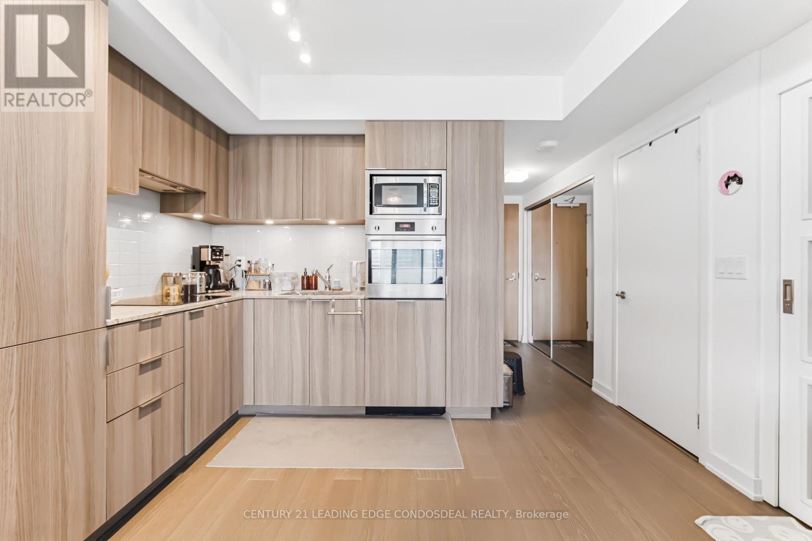 3703 - 11 Wellesley Street W, Toronto, Ontario  M4Y 0G4 - Photo 25 - C12872704