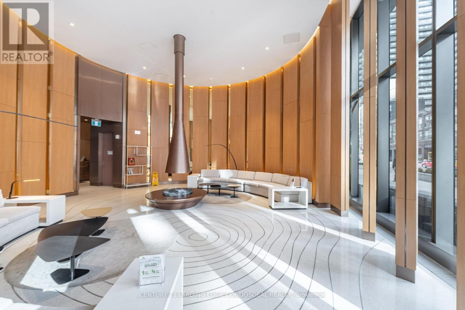 3703 - 11 Wellesley Street W, Toronto, Ontario  M4Y 0G4 - Photo 7 - C12872704