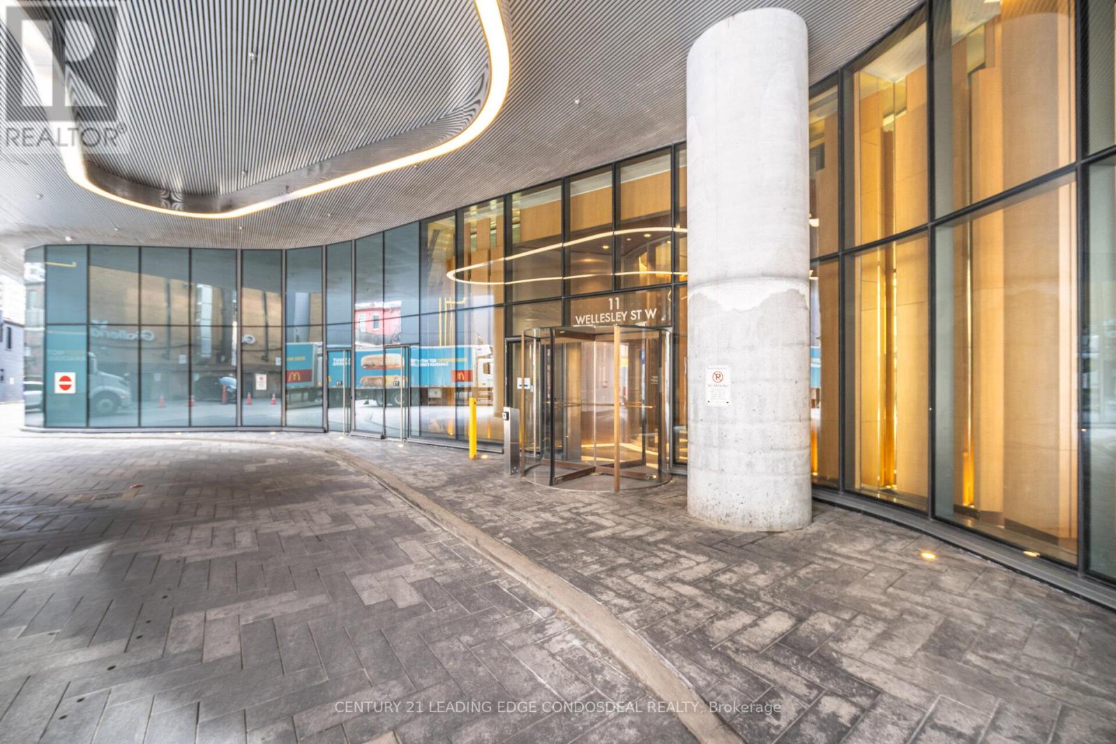 3703 - 11 Wellesley Street W, Toronto, Ontario  M4Y 0G4 - Photo 9 - C12872704