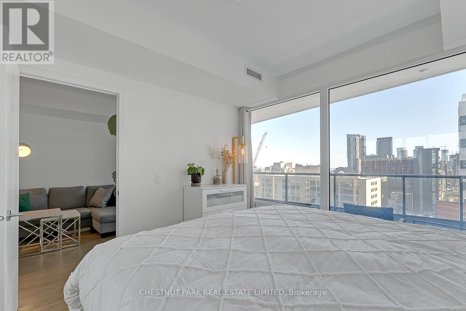 1918 - 85 Wood Street, Toronto, Ontario  M4Y 0E8 - Photo 14 - C12872852