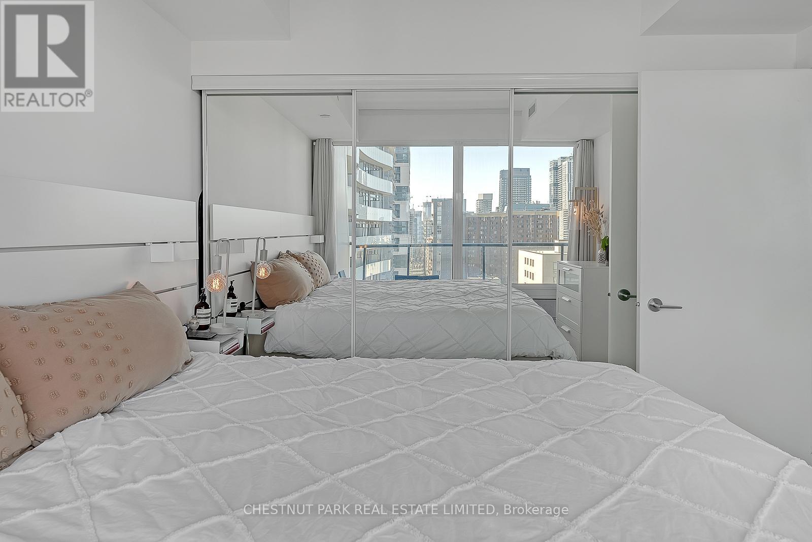 1918 - 85 Wood Street, Toronto, Ontario  M4Y 0E8 - Photo 15 - C12872852