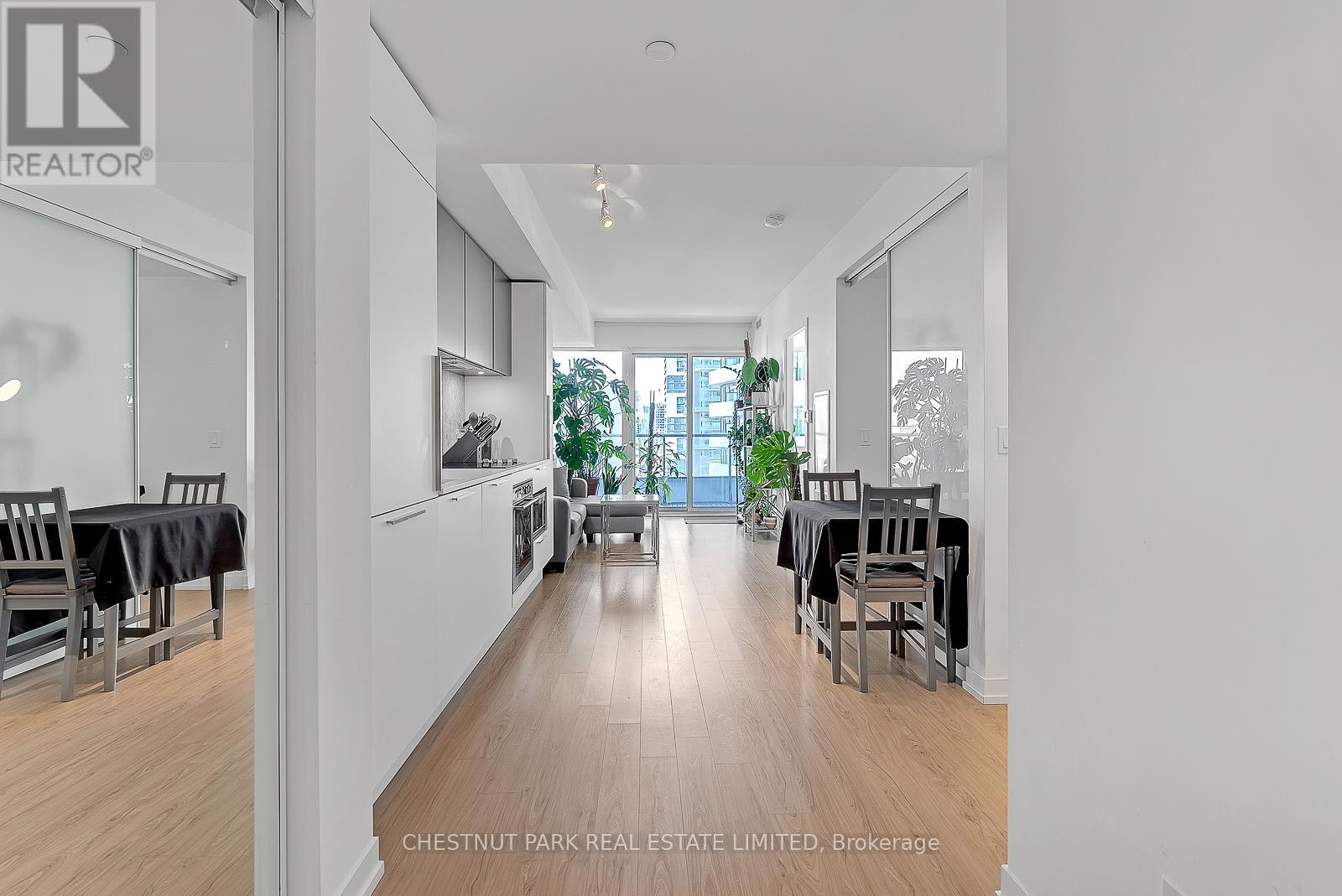 1918 - 85 Wood Street, Toronto, Ontario  M4Y 0E8 - Photo 2 - C12872852