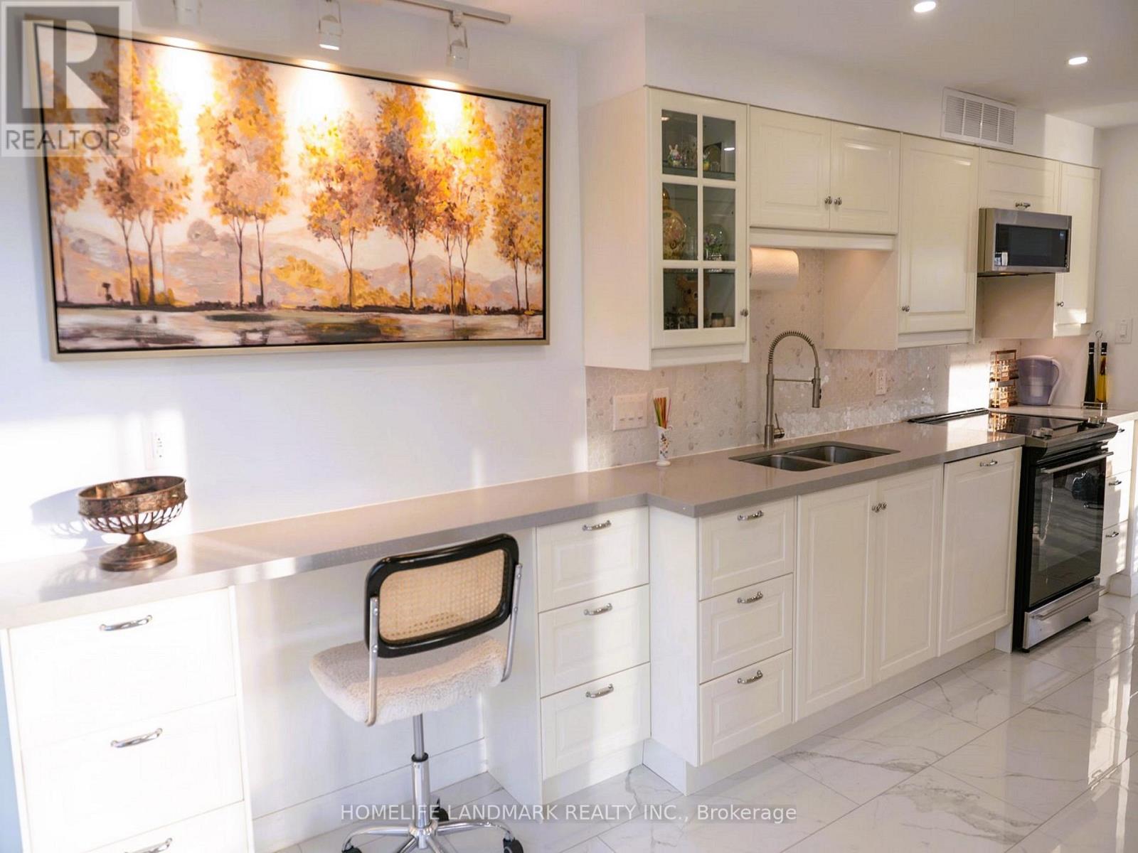 304 - 251 Queens Quay W, Toronto, Ontario  M5J 2N6 - Photo 9 - C12872862