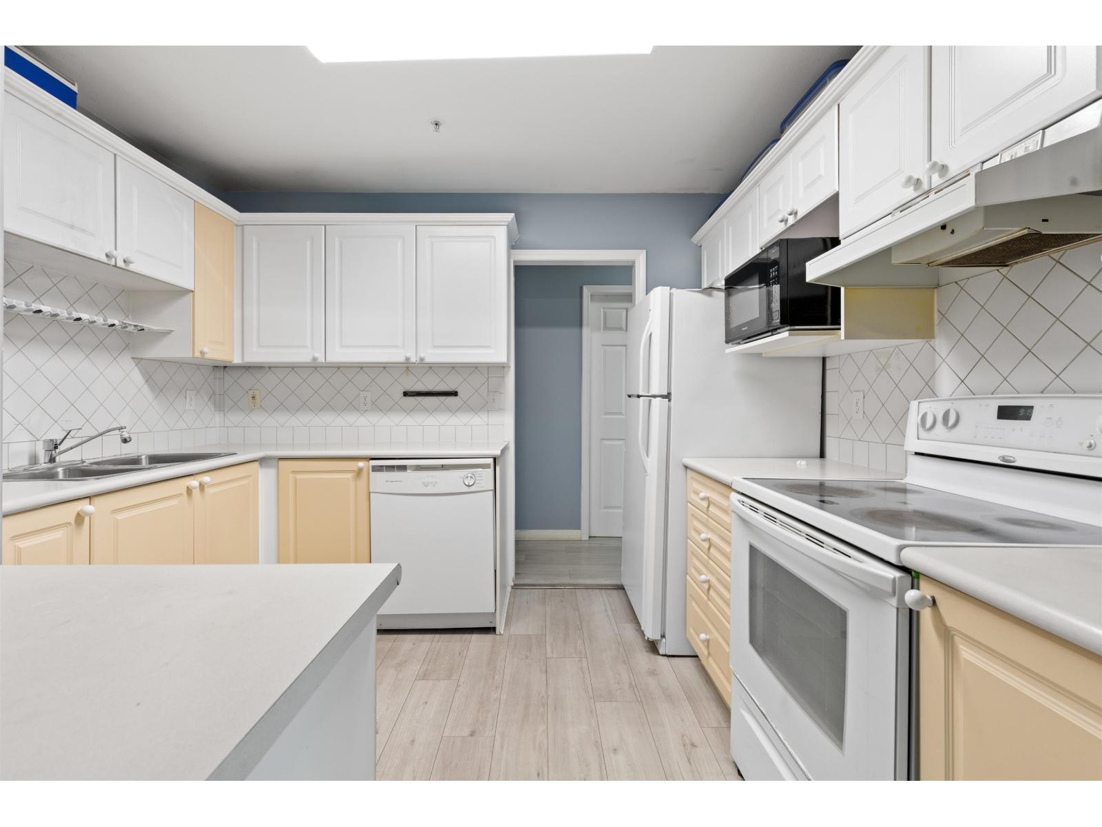 411 8142 120a Street, Surrey, British Columbia  V3W 0N1 - Photo 12 - R3098863