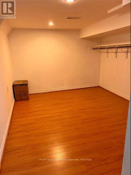 11 Zeng Cheng Drive, Markham (Victoria Square), Ontario  L6C 0T6 - Photo 5 - N12872846