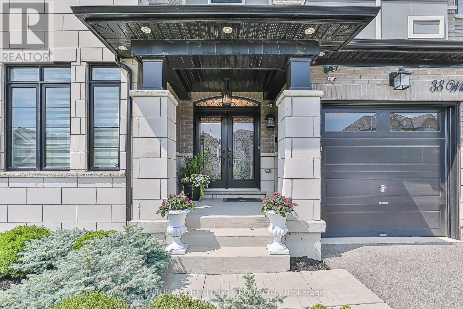 38 Whitebirch Lane, East Gwillimbury, Ontario  L9N 0P7 - Photo 2 - N12872850